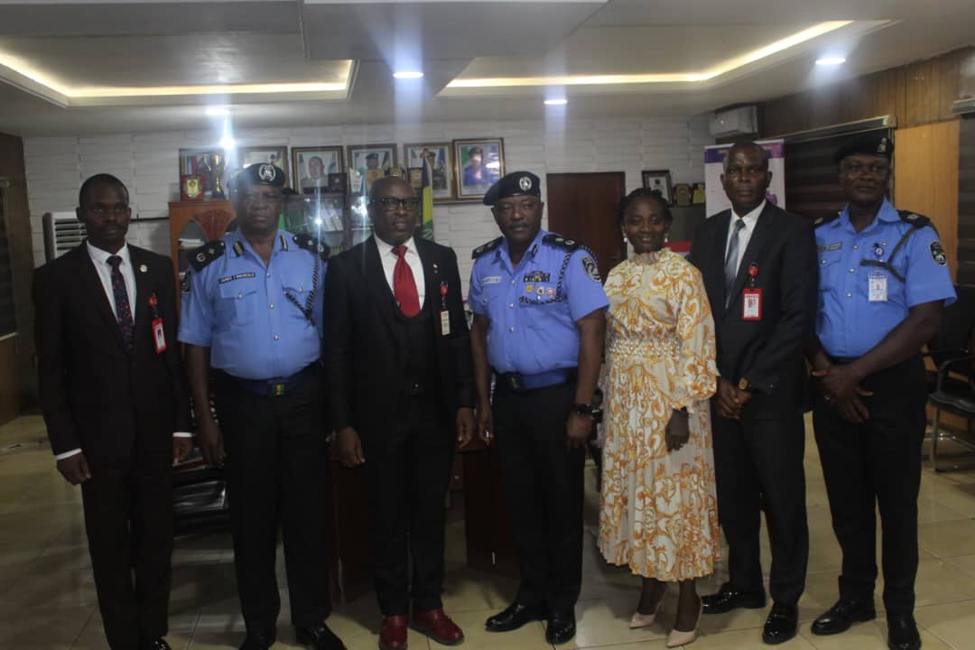 Army, Police, DSS, NBA Pledge Support to EFCC

Brigadier General E O Oduyebo,  Commander, 4 Brigade,  Nigerian Army on Thursday, May 16, 2024, pledged the support of the Nigerian Army to the Economic and Financial Crimes Commission in the discharge of its mandate.

He made this