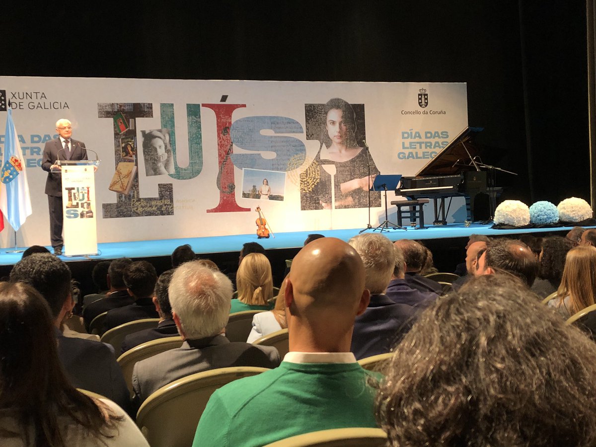 Acto central do dia das #letrasgalegas #luisavillata <a href="/TColonCoruna/">Teatro Colón Coruña</a> <a href="/CulturaXunta/">Cultura de Galicia</a> <a href="/Cultura_Coruna/">Cultura da Coruña</a> Parabéns para todas e para todos.