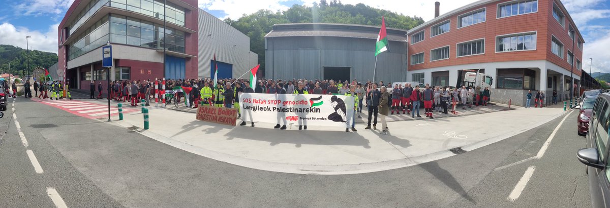 labcaf's tweet image. Israel burutzen ari den genozidioaren aurka eta Palestinar herriari babesa emateko, langile batzarra eta elkarretaratzea burutu ditugu Beasaingo eta Irungo #CAF|en.

#LangileokPalestinarekin
#WorkersForPALESTINE 
#SOSRafah
