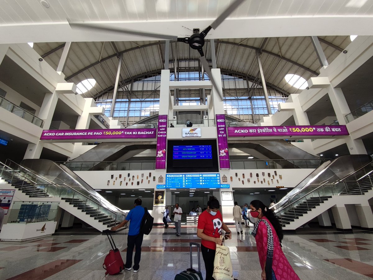 India’s first ‘private’ railway station. 

Clean and Beautiful Rani Kamalapati Railway Station, Bhopal 😍🇮🇳