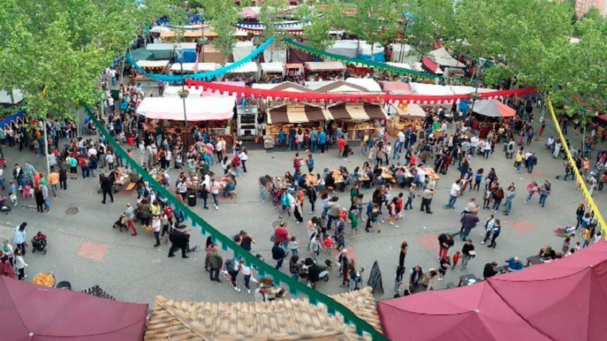 ⚔️Loranca viaja al medievo en su XVII Mercado Medieval Se celebra este fin de semana y llenará el barrio de arqueros, bufones, pasacalles y espectáculos de circo. #Fuenlabrada 📲soydemadrid.com/s/103102