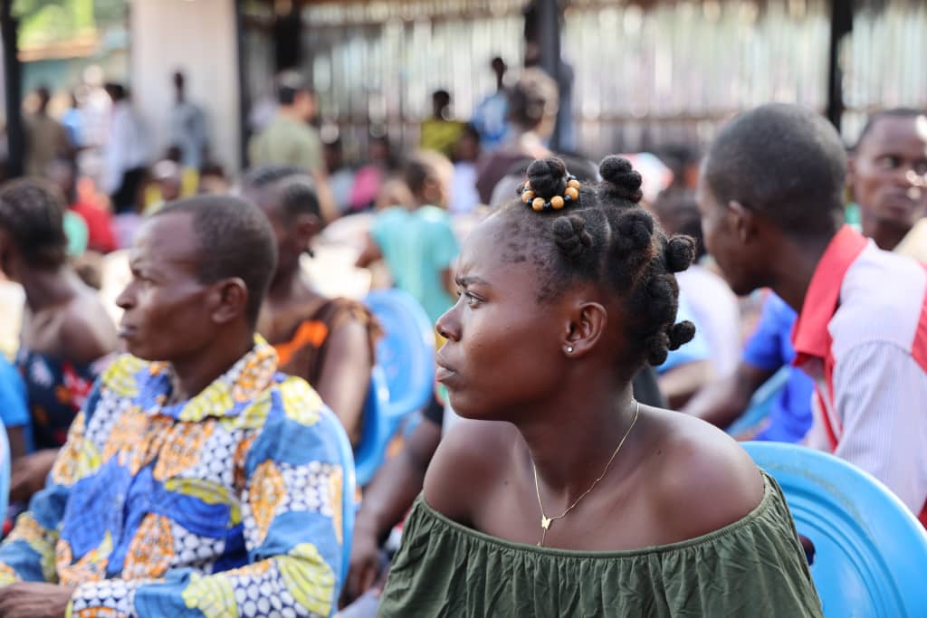 L'Ambassadeur a participé au Festival International de Contes à Kpéténé, soulignant l'engagement de la France envers la culture centrafricaine. Bravo aux conteurs et à l'équipe du FICO ! 📚🎉 #FICO #CultureCentrafricaine