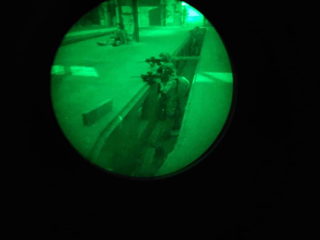 Night is dark and full of terrors. Members of 🇨🇿 41st mechanized battalion during nightime exercise. View through MUM-14 monocular NVG.