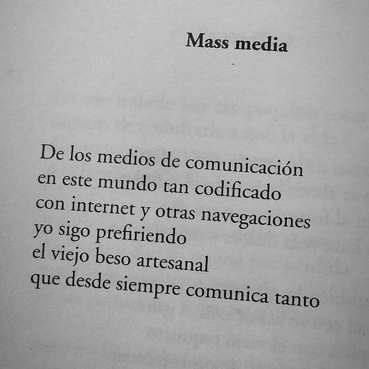 Hoy #17mayo es el #DiaInternet  🖥️🌍🖱️ ¿Qué sería de las tecnologías de la #información #TIC si no se hubiera inventado #internet?  Aún así,  seguimos prefiriendo la #comunicación que  #MarioBenedetti  expresa en estos #versos recogidos en su #libro 'Inventario: #poesía completa'