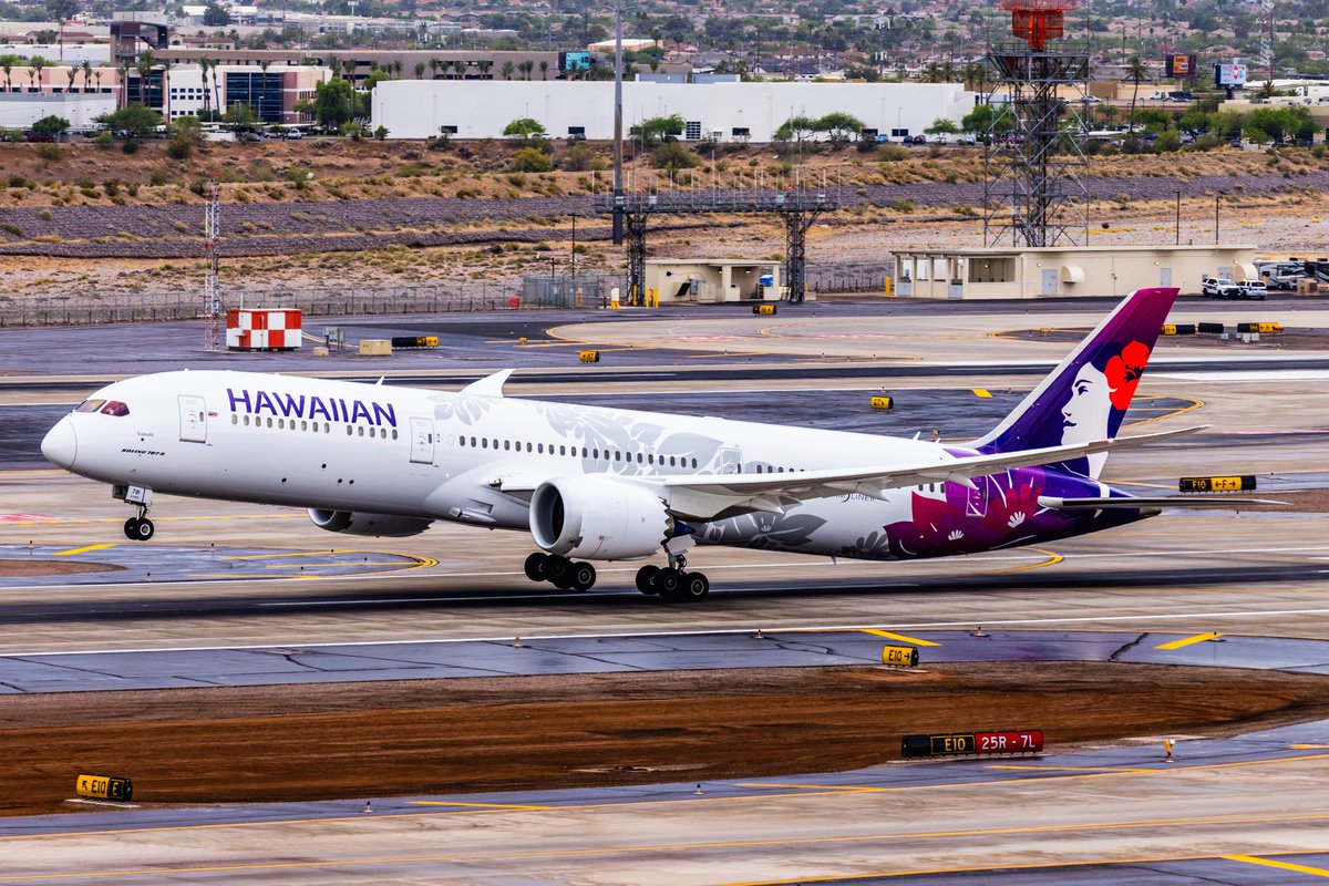 Off she goes! Kapuahi leaving Phoenix 

📸: Chris Goulet/Airways