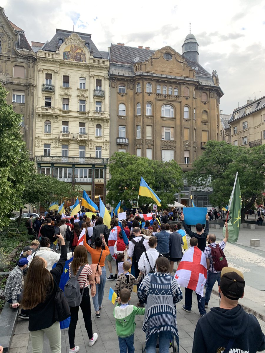 Vyshyvanka day with the first joint Ukrainian🇺🇦-Georgian🇬🇪 demonstration which took place in #Budapest, #Hungary 🇭🇺. We further had Azerbaijani and Circassian representation.
#Georgia #Ukraine #GeorgiaProtests #SlavaUkraini #StandWithGeorgianPeople #NoToRussianLaw #NoToRussia