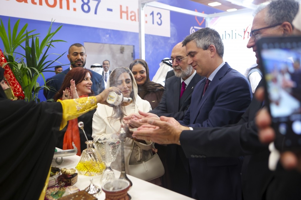 Αισιόδοξη, καλαίσθητη &amp; φωτεινή η φετινή 20η Διεθνής Έκθεση Βιβλίου Θεσσαλονίκης, που εγκαινιάστηκε χθες από τον Υφυπουργό Πολιτισμού <a href="/ChristosDimas_/">Christos Dimas</a>  με πλήθος κόσμου! Τιμώμενη φέτος η Σάρτζα, η πνευματική πρωτεύουσα των Ηνωμένων Αραβικών Εμιράτων. #SKG #ThessalonikiBookFair