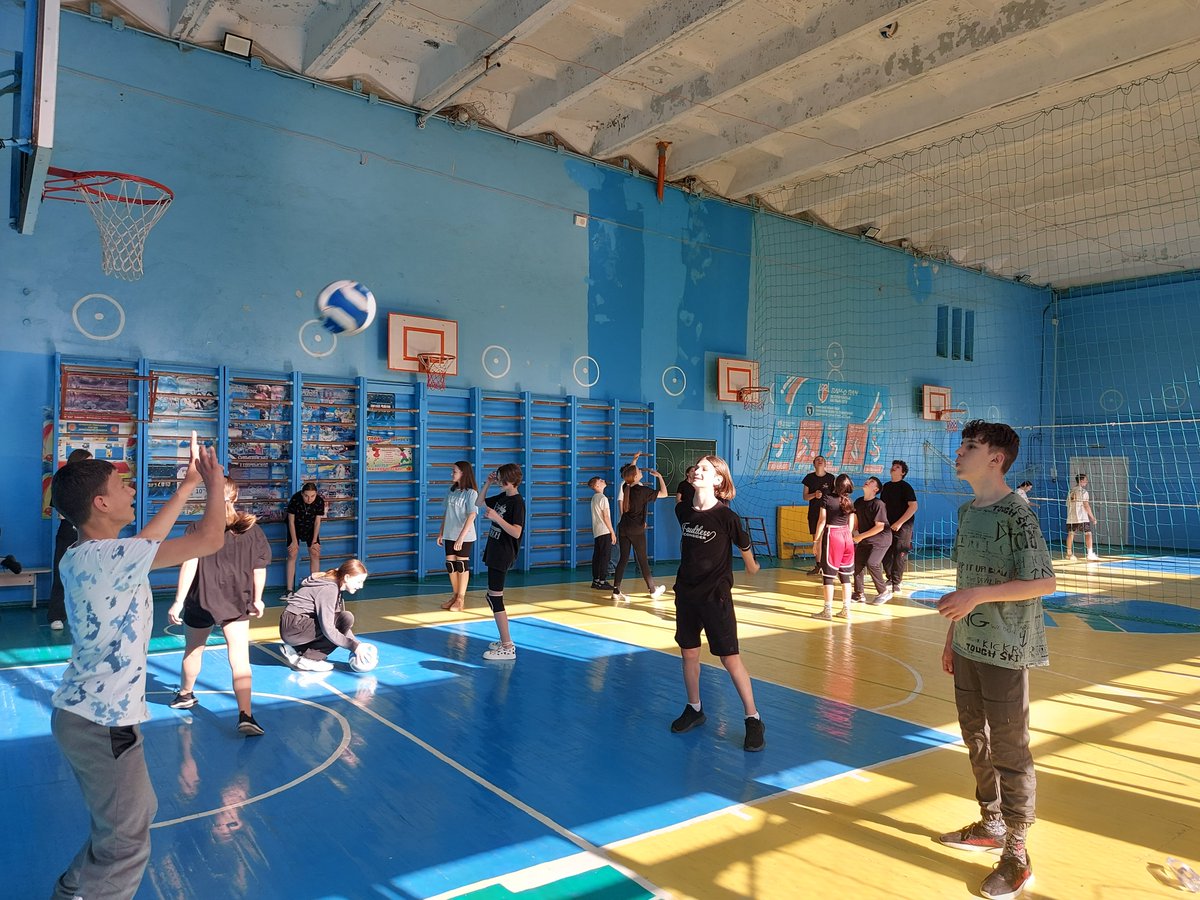 Sport activities play a vital role in supporting children's mental health. UNICEF recently established two new sports clubs in #Zaporizhzhia and #Dnipro, adding to the 25 clubs across Ukraine. Over the past year, nearly 20,000 children have benefited from these activities.