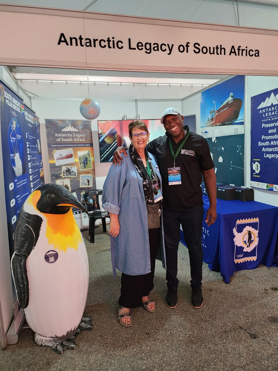 Exhibitors #SAAGULHASII #openday connecting with colleague Awethu Mfundu @environmentza #SANAP @dsigovza @NRF_News @Samza015