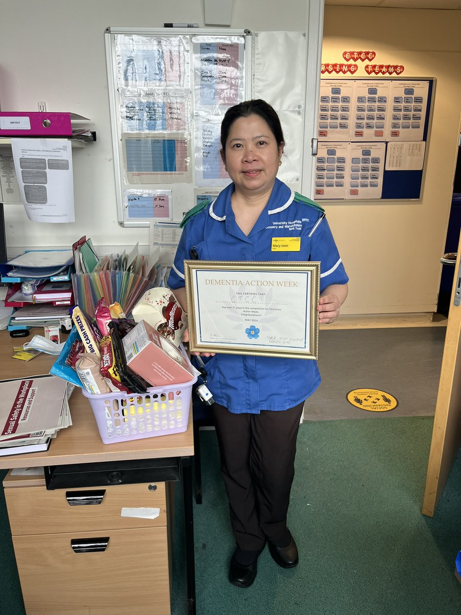 Well done CTCC the winning board. Well done to our Jane for all your hard work with supporting and educating our staff on Dementia 👏🏼🥇💙
@UHCW_CT_UNIT @UhcwEducation @UHCW_CritCare @JoanGoodbody @TGOOD_13