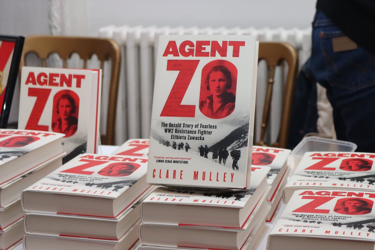 Yesterday, we celebrated the launch of 'Agent Zo,' a new book by @ClareMulley. It tells the extraordinary tale of Elżbieta Zawacka, the first and only Cichociemna. 🪂 The Deputy Head of Mission Bartosz Wiśniewski inaugurated the event hosted by @Ognisko_Polskie.