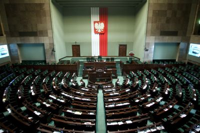 #VtentoDeň v roku 1989 🇵🇱 Sejm prijal Zákon o zárukách slobody svedomia a vierovyznania. Zákon bol prelomový a v čase vzniku pokladaný za jeden z najmodernejších európskych právnych predpisov v tejto oblasti, rešpektujúci medzinárodné štandardy ochrany ľudských práv.