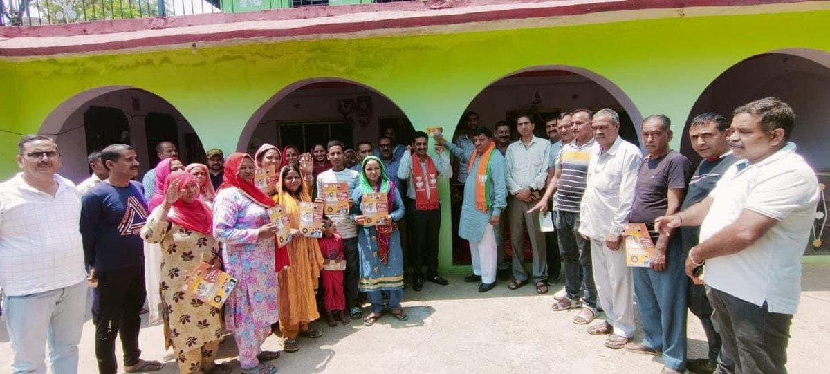 MulkhrajPremi's tweet image. आज बैजनाथ विधानसभा क्षेत्र के चढियार धार में बूथ विजय अभियान के तहत नुक्कड़ जनसभा को संबोधित किया।और साथ में कांगड़ा चम्बा के लोकसभा प्रत्याशी डॉ राजीव भारद्वाज जी को मतदान करने का आग्रह किया और मोदी जी की नीतियों के बारे में अवगत करवाया।#rajeevbhardwaj
अब की बार 400 पार 🚩🚩🚩