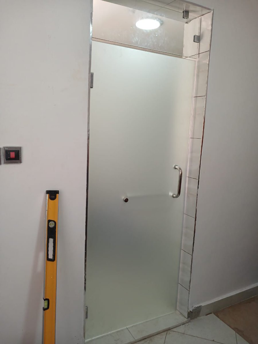 glass_platinum's tweet image. Sandblasted bathroom door for privacy.We are located in Kitengela visit us for our services .call 0738089834
#staircase #stainlesssteel #neatwork #canada #china #california #reachoutforourservices #qualitywork #clearglass #glasscompany