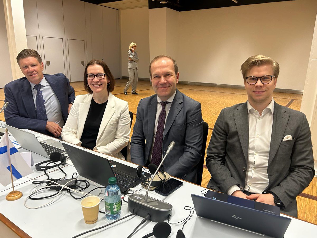 IkosenJussi's tweet photo. Oikeusvaltion puolustaminen on aina ajankohtaista. Euroopan Asianajajaliittojen neuvosto (CCBE) kokoontuu tänään yleiskokoukseensa Lausannessa tekemään tätä tärkeää työtä. @Asianajajat edustettuna vahvasti: @h_raiha, @EePeeUotila, @JKVeikkonen ja @IkosenJussi https://t.co/TamayvXkbv