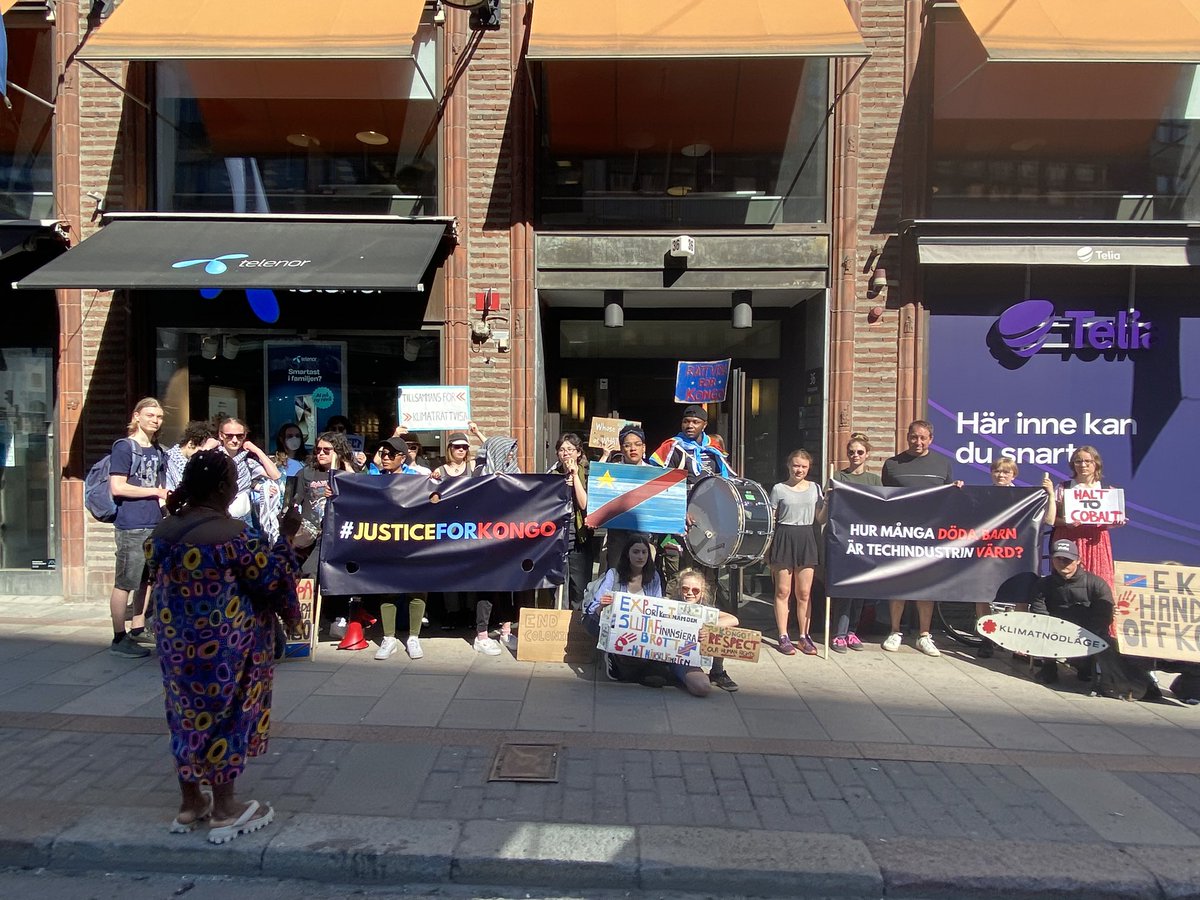 Climate Strike Week 300. Today we strike outside Exportkreditnämnden (EKN) in solidarity with Congo together with hope4kinshasa. We demand that they stop the collaboration with companies and mines committing human rights violations in DRC. 1/5