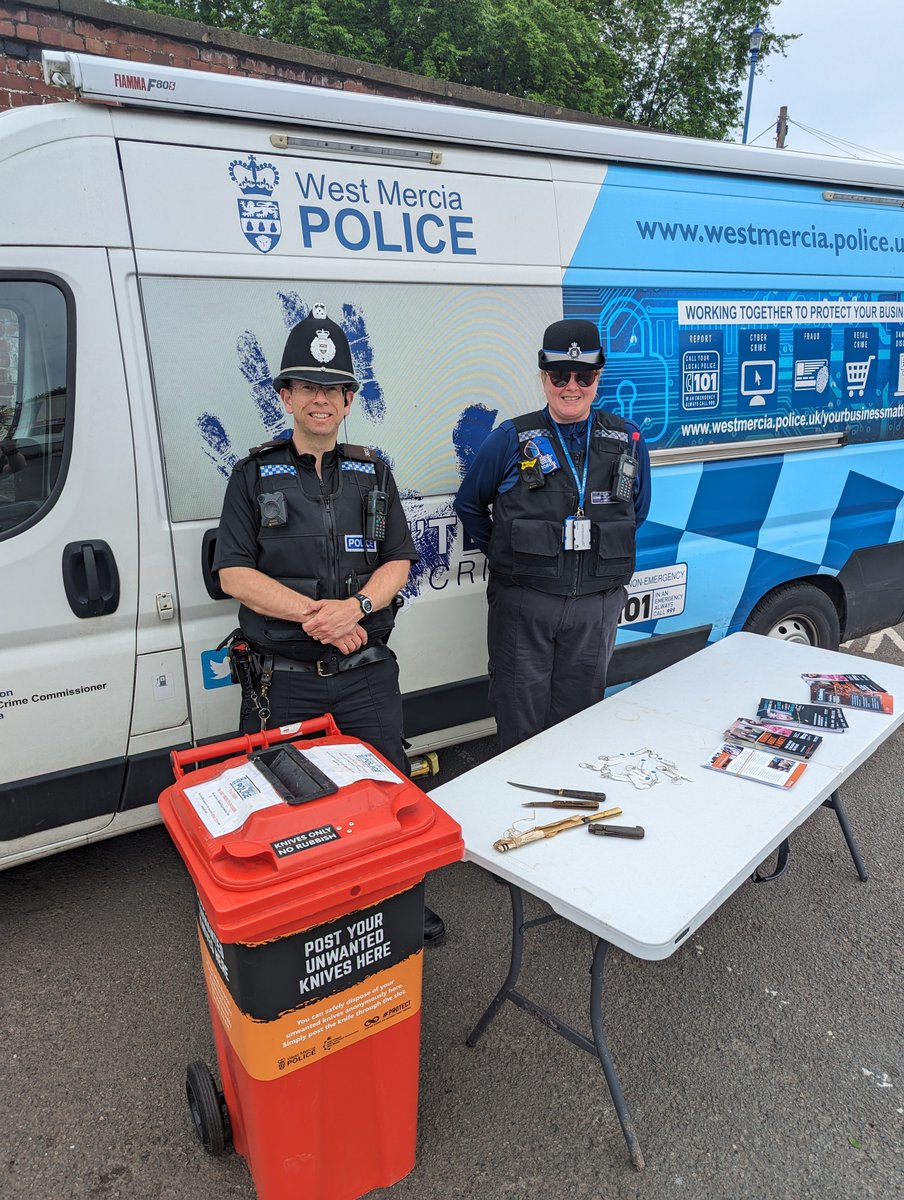 #OpSceptre | Activity continues around Wyre Forest this week. PC Roberts and PC Evans took the mobile knife bin to Stourport yesterday. Lots of people came along for a chat and several unwanted knives were left in the amnesty bin. These will be destroyed. #STOPKNIFECRIME