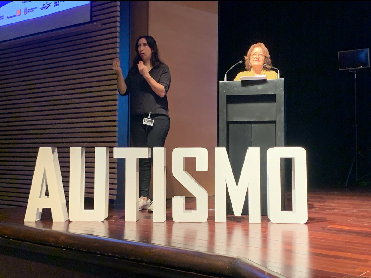 En la inauguración del #CongresoAutismoBurgos con una excepcional asistencia, que acredita lo importante de la cita.

Enhorabuena a @autismoburgos por sus 40 años de éxitos, volcado en la atención a las personas con TEA y sus familias.

Encomiable labor que seguiremos apoyando 💙