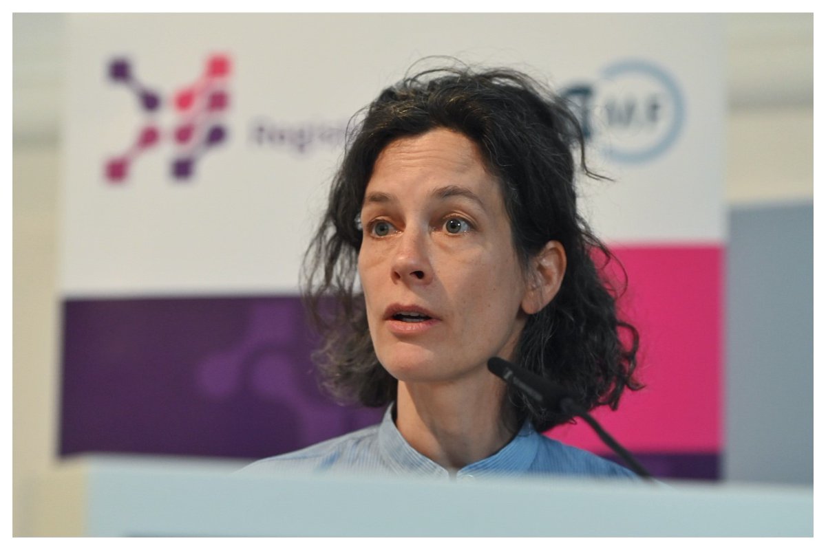 Dr. Silvia Klein (IQTIG) definiert die Anforderungen an Registerdaten für die Qualitätssicherung:
▶️Vollzähligkeit 
▶️Identifikation der Zielpopulation
▶️patientenidentifiz. Daten 
▶️LE-identifiz. Daten 
▶️Datensicherheit/Datenschutz

#Registertage2024