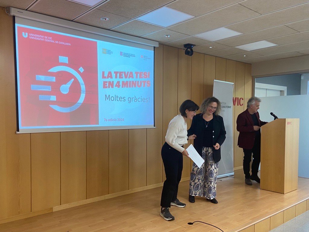 ▶️Mariona Caro Crous obté el premi a la millor comunicació i representarà la @uvic_ucc a la final catalana del concurs #tesi4min organitzada per @fundaciorecerca #FinalTesi4min ENHORABONA❗️