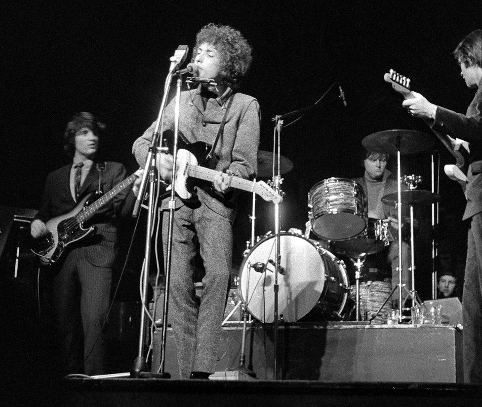 58 years ago, Bob Dylan was at the center of a storm, with arguments raging on both sides of the Atlantic about whether his decision to play electric sets meant he had sold out his folk roots. The controversy began at the 1965 Newport Folk Festival,where he was booed ⬇️ read more