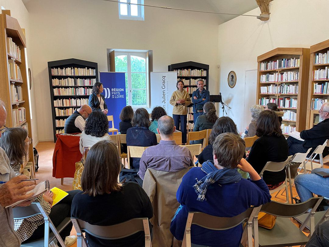 Première rencontre professionnelle du réseau RÉGION Médicis, le réseau des résidences artistiques en Pays de la Loire, à la Maison Julien Gracq, en présence d’ @isabelleleroy4 et @alex_tbo. Toutes les informations pratiques à destination des artistes concernant les lieux de