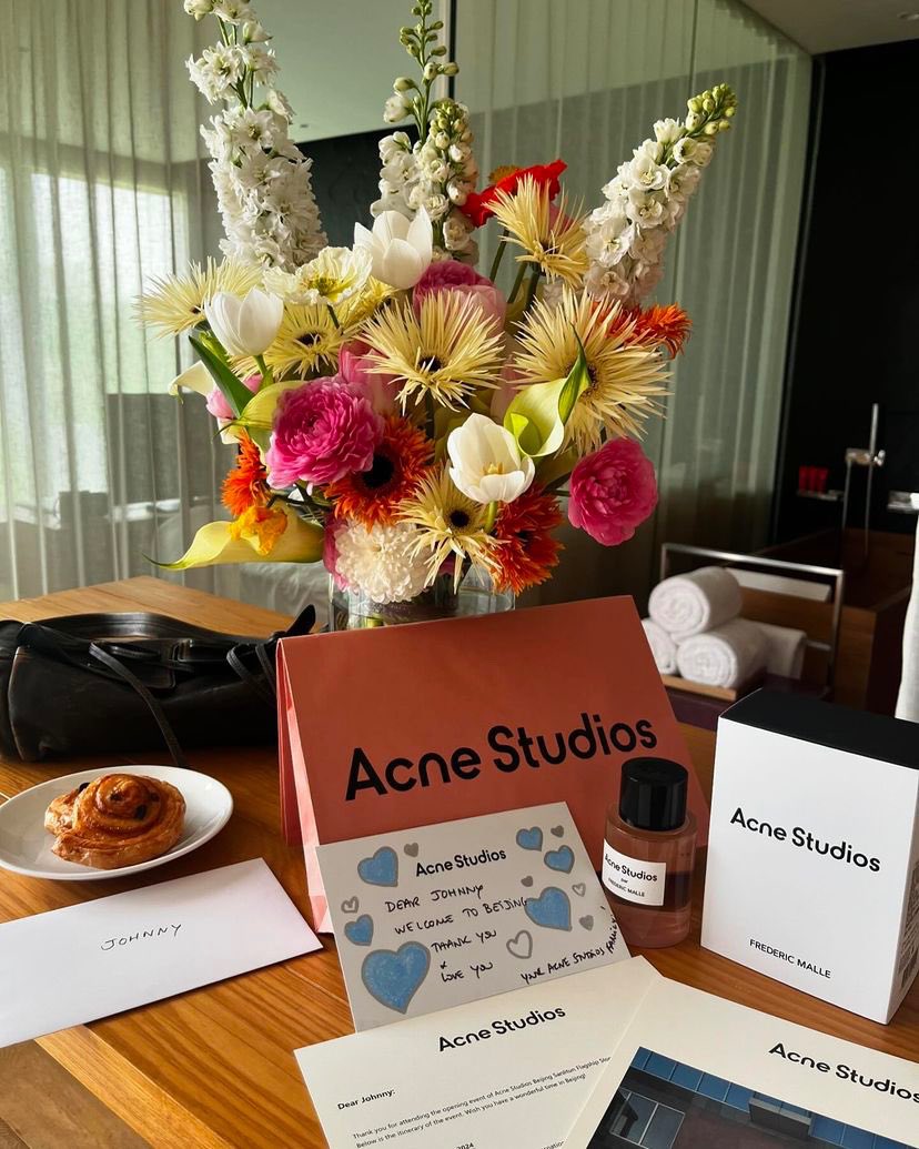 JOHNNYSUH_ID's tweet photo. 240517 johnnyjsuh Instagram
“Thank you 💚
@acnestudios”
https://t.co/vDjjbmnBxR
#johnstagram #쟈니 #JOHNNY #JOHNNYSUH #ジャニー https://t.co/YxvBmYNVs2