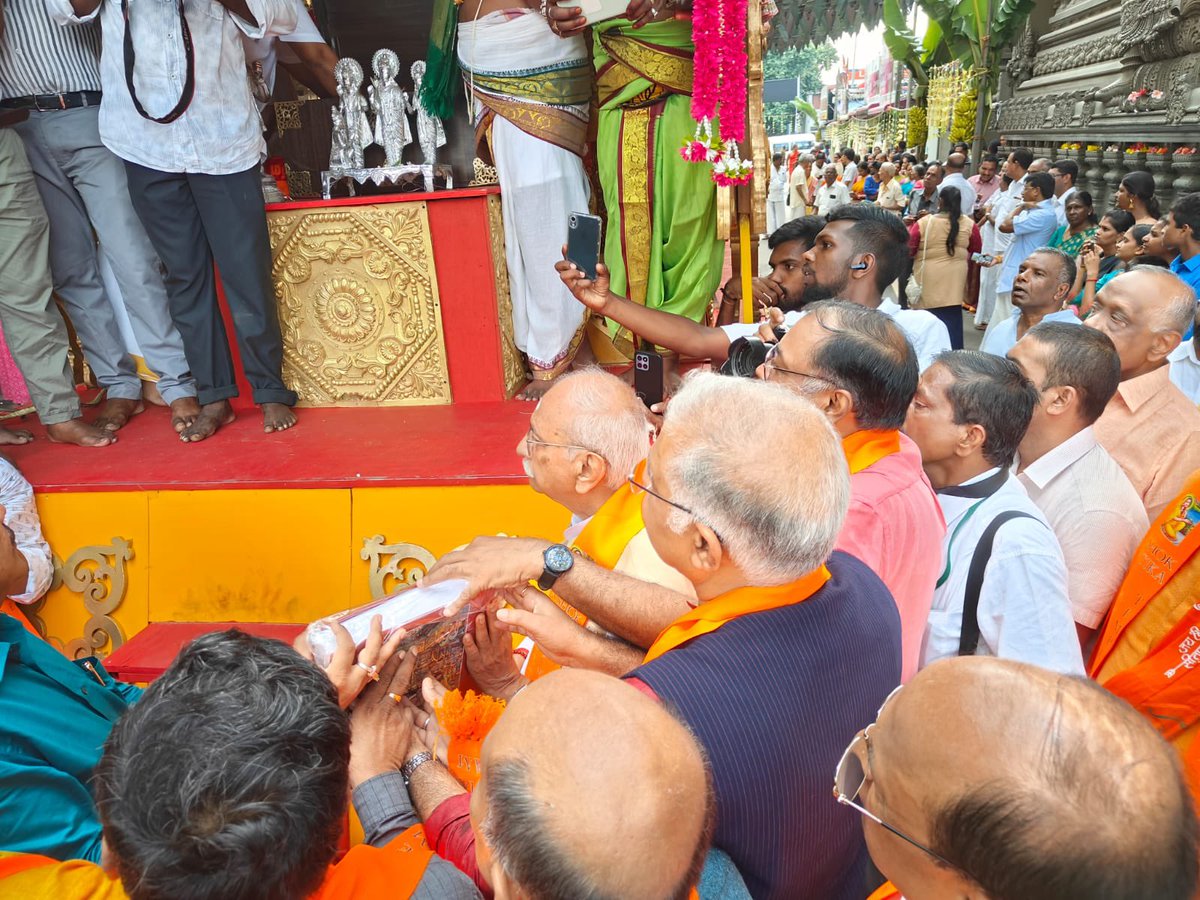 श्रीलंका में सीता माता मंदिर में पूजा व प्रतिष्ठा का कार्यक्रम आयोजित हुआ । कार्यक्रम में विश्व हिंदू परिषद् वरिष्ठ प्रचारक मा. दिनेश चंद्र जी, श्रीलंका में भारत के राजदूत श्री संतोष झा जी उपस्थित रहे।