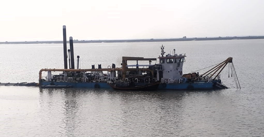 Dredging by Cutter Suction Dredger Sweta under progress at MMT Haldia! This Multi Modal Terminal near Kolkata in West Bengal is crucial for the growth of NW 1 & 2 and acts as the gateway for the protocol route of Bangladesh. #connectingindiathroughwaterways #inlandwaterways