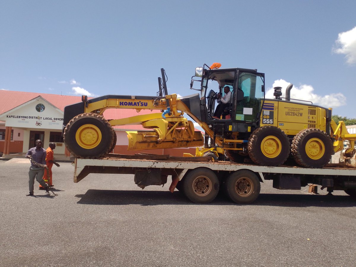Finally here! The brand new wheel loader and a grader have reached our district headquarters. This machines have been delivered by @MoWT_Uganda. Thanks to the @GovUganda