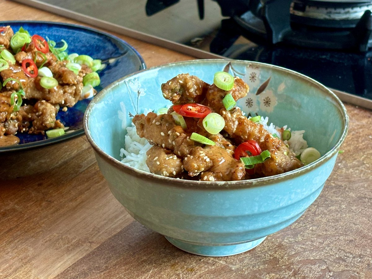 Mochiko - Hawaiian Fried Chicken A lovely new fried chicken recipe for you in my @irishexaminer column this week. Mochiko Chicken is a Hawaiian variation on Japanese fried chicken. Perfectly crispy on the outside, tender and delicious inside. irishexaminer.com/food/arid-4139…