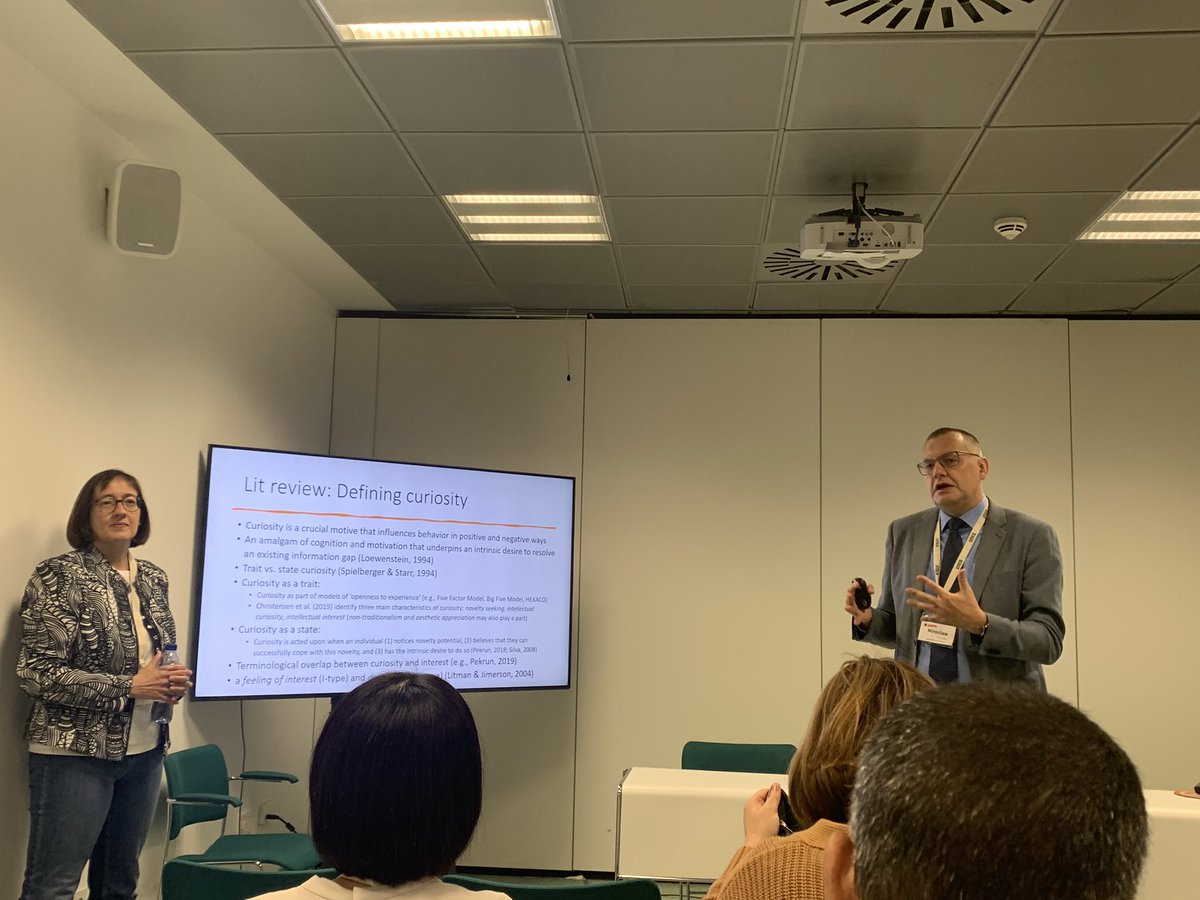 #PLL5 <a href="/IAPLL1/">IAPLL</a> Miroslaw Pawlak &amp; <a href="/SMercerGraz/">Sarah Mercer</a> Investigating language teacher curiosity: towards a tentative model