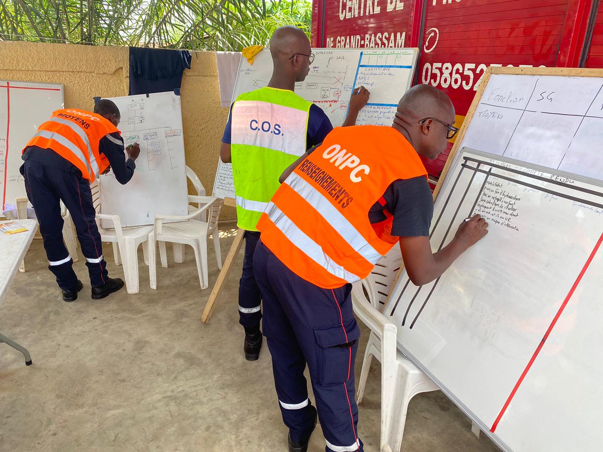 🇨🇮🇫🇷: mission de formation ≪ chef de colonne GOC4 »en #CôtedIvoire pour sapeurs-pompiers de l’#ONPC.

➡️Renforcement des capacités opérationnelles de cadres possédant déjà le GOC3, axé sur le commandement et la prise de décision.

@ambacotedivoire