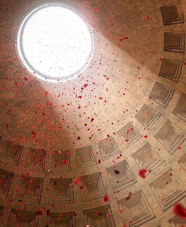 One of the most evocative Roman traditions is the throwing of rose petals from the oculus of the Pantheon on Pentecost.

👉 ttps://www.turismoroma.it/en/events/vita-liturgica-celebrazioni-ed-eventi-religiosi-alla-basilica-del-pantheon
📸 IG riccardosciutto
#VisitRome