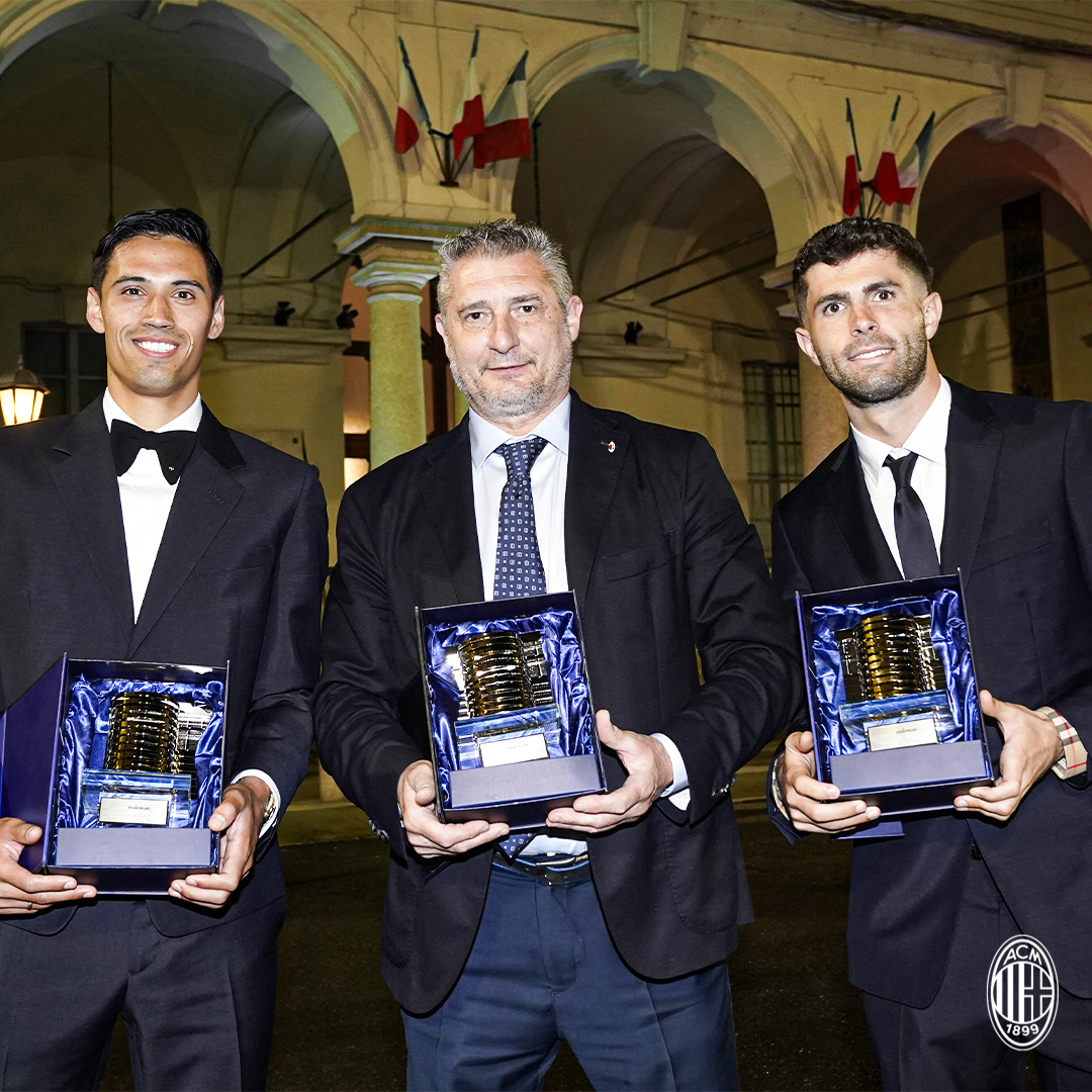 Congratulations to our Gentleman winners 👏 Daniele Massaro received the 'Uomo di sport' award for his career 🏆 Christian Pulisic was awarded the Gentleman Serie A - AC Milan 🏆 Tijjani Reijnders was awarded the Gentleman Giocatore Rivelazione - AC Milan 🏆 #SempreMilan