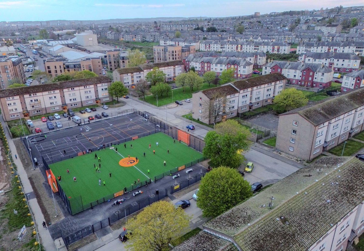 Last week, Denis Law Legacy Trust, @AberdeenCC and @JCFoundation officially opened Aberdeen's third Cruyff Court in Tillydrone!⚽️🏀🎾 Full story here: denislawlegacytrust.org/latest-news/20…