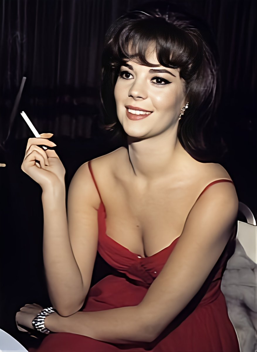 Smoking hot 🔥 Natalie Wood