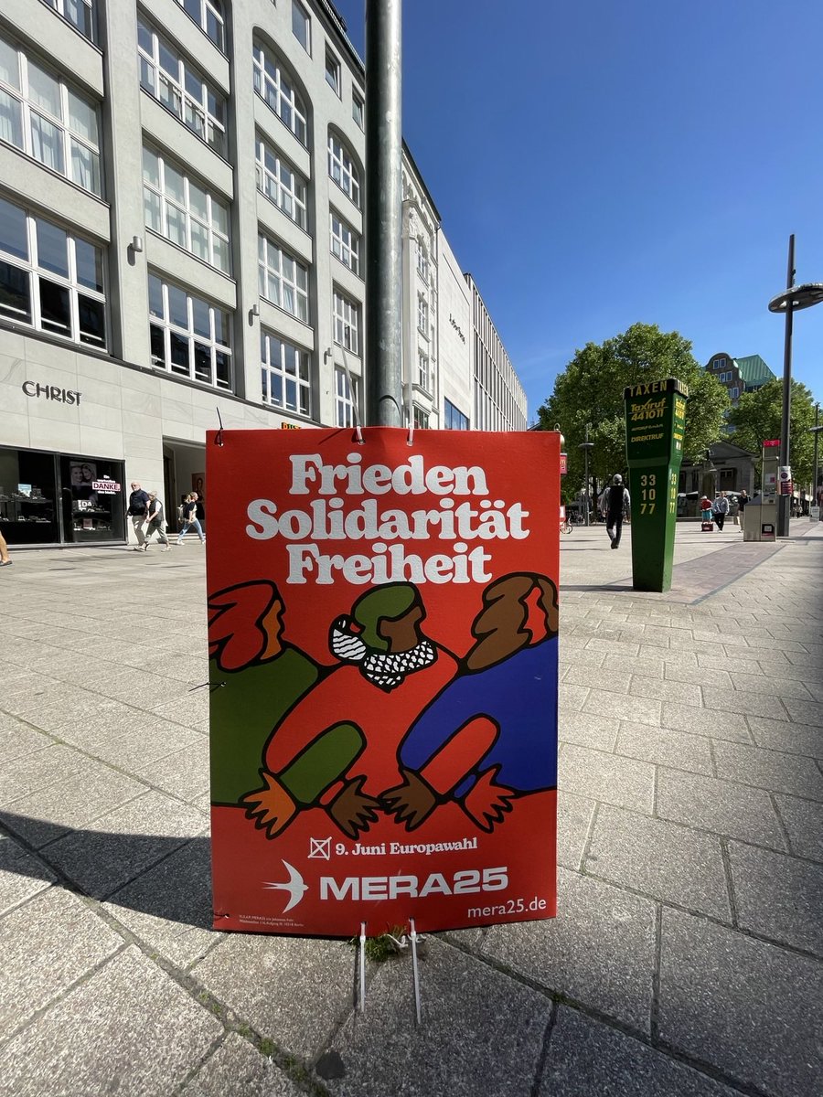Grüße aus Hamburg. Nice to see the poster for the only political party in Germany standing principled and strong for Palestine from the very start, with its party leader being banned from Germany. With European elections around the corner, Carpe Diem! @DiEM_25 @mera25_de