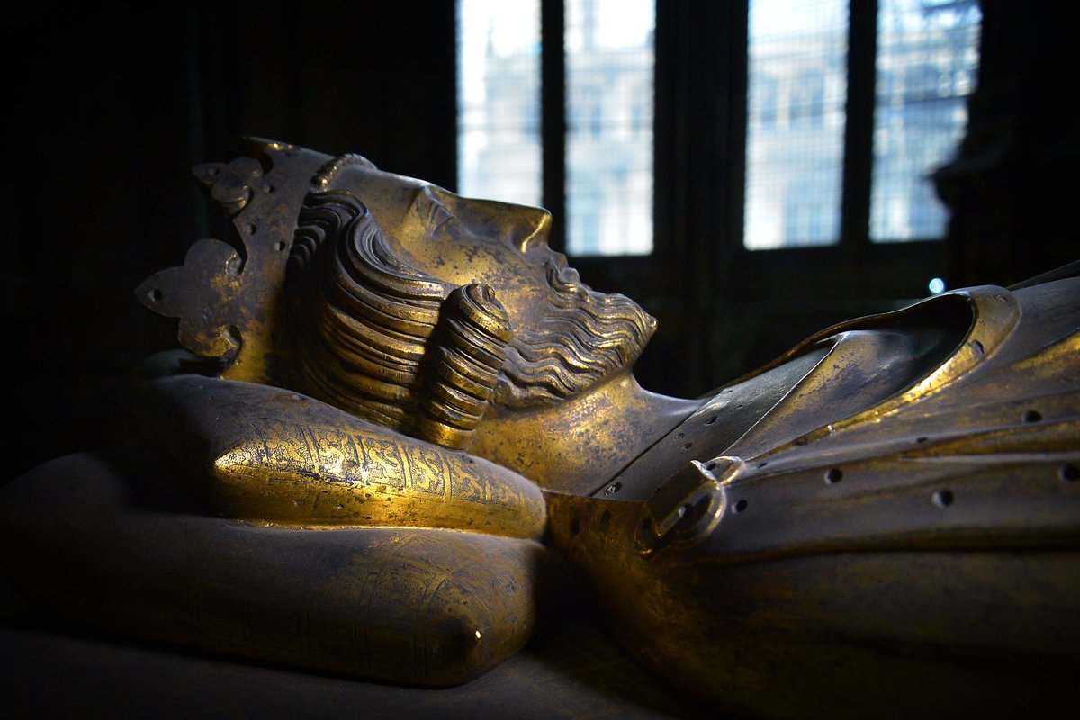 Henry III was crowned #onthisday in 1220. A hasty coronation was first held at Gloucester Abbey in 1216 due to the uncertain political situation at the time. Henry was later crowned again with full ceremonial in Westminster Abbey in 1220. Discover more: westminster-abbey.org/abbey-commemor…