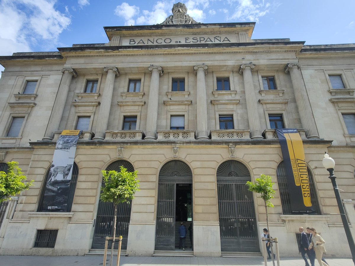 PSCTarragona's tweet photo. 🔴 20 anys després, obre el Banc d'Espanya 🏦 per acollir l'exposició 'Zoocosis' d'Estela de Castro sobre conscienciació animal. 

🗣️ "Continuem apostant per la cultura amb l'objectiu d'obrir espais a la ciutadania que estaven tancats". https://t.co/tv8fI48wqs