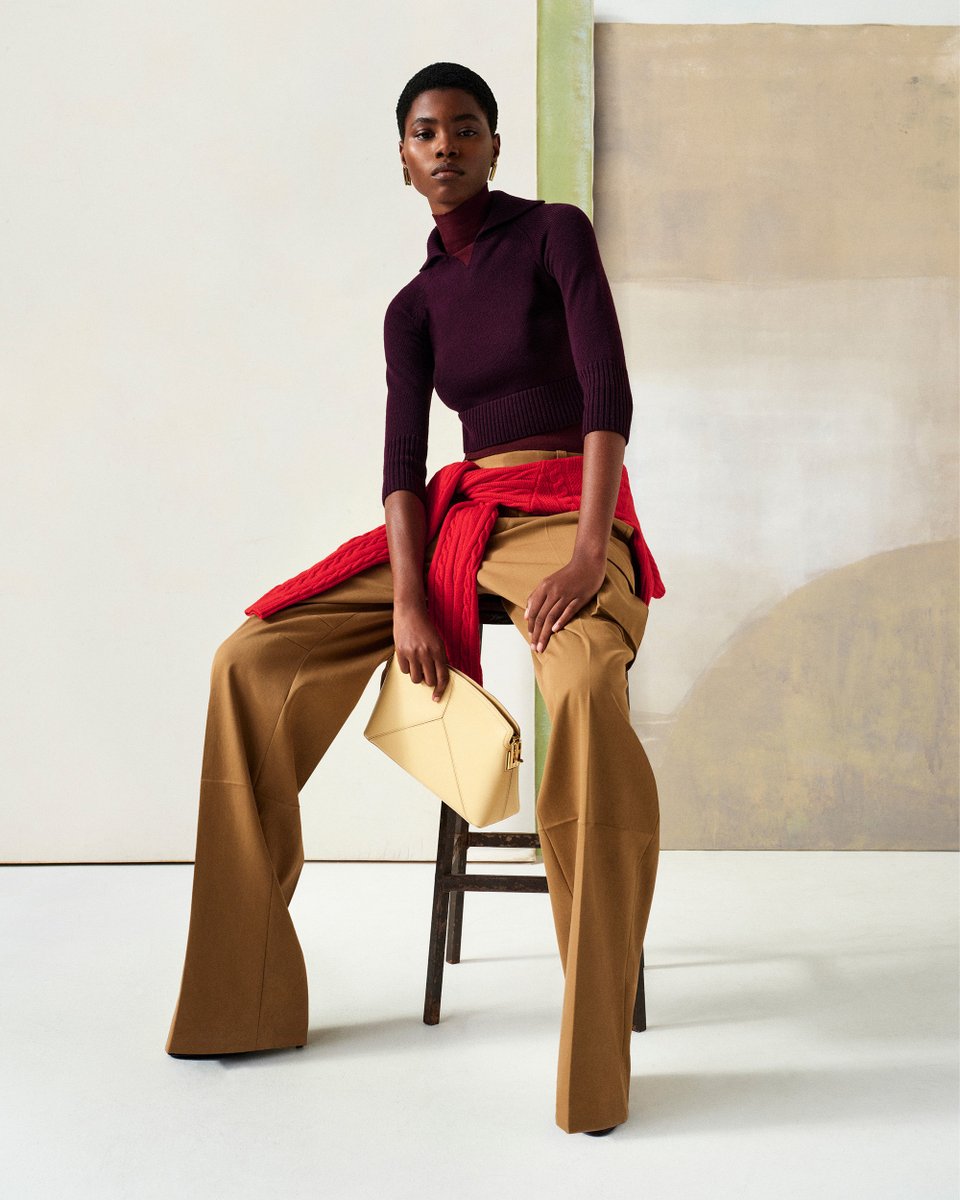 Subtly nodding to the 90s, camel cargo trousers are styled with fitted knits for an easy, pared-back look. Discover #VBPAW24 >> victoriabeckham.visitlink.me/S1Ggjh