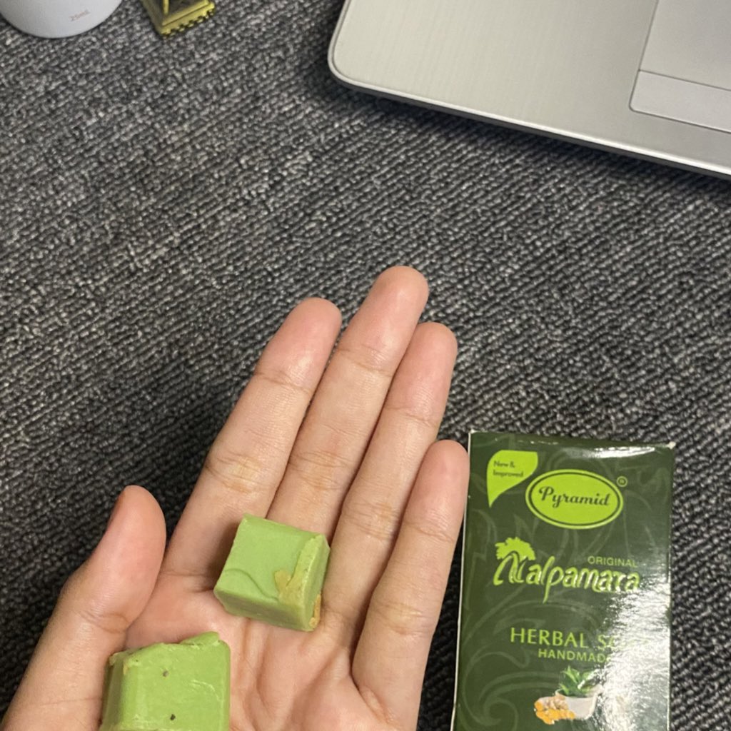 Sabun Nalpamara ⁉️ pemakaian pribadi uda hampir 2 tahun. bener2 ngebantu aku menghilangkan belang di tanganku. uda beberapa kali nyobain banyak produk tetep sabun ini yg paling nampol dan cepet putihnya.

cobain guys yg mau menghilangkan belang di tangan.

shope.ee/4faLC5ATFi