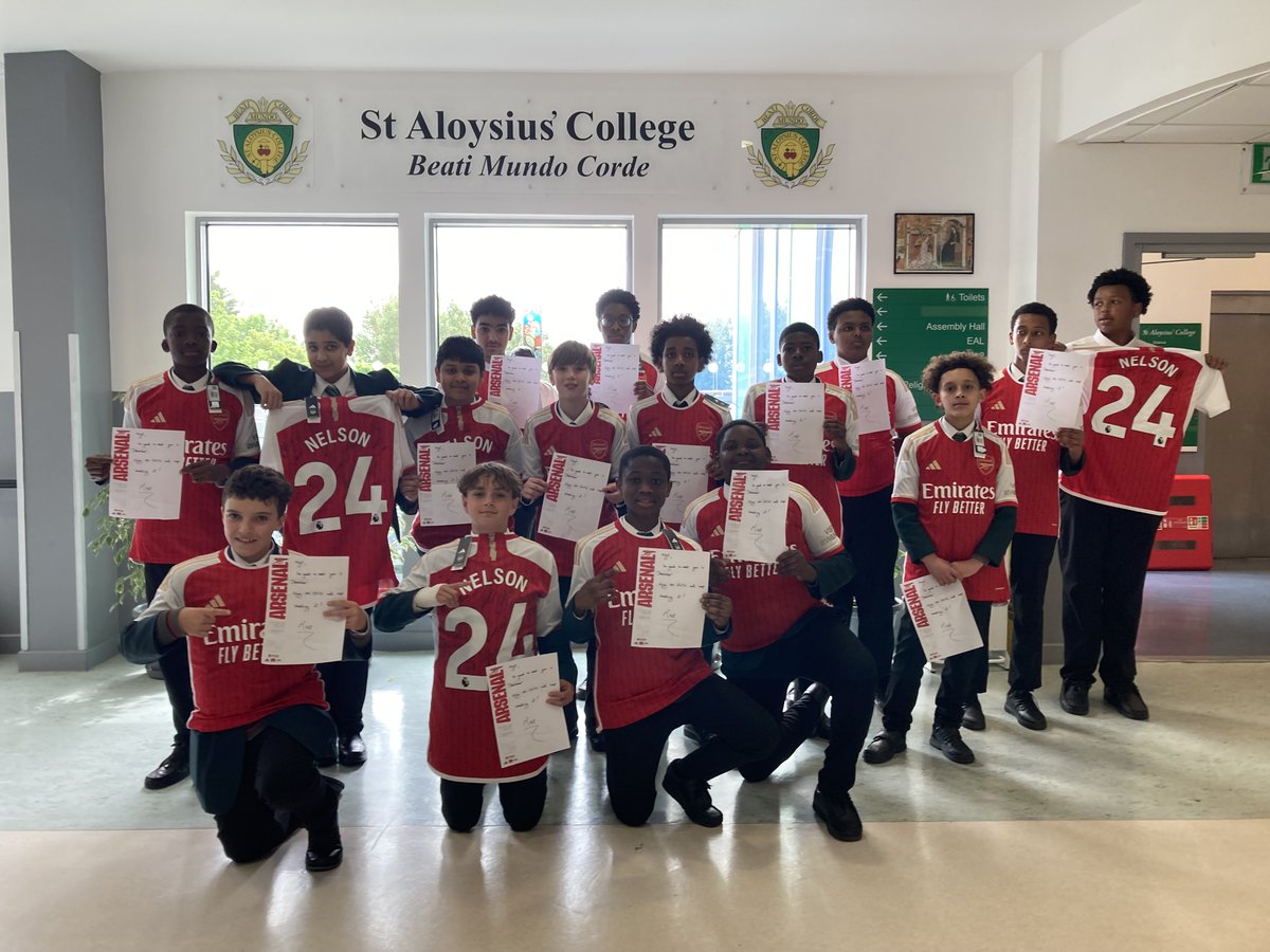 Huge shoutout to @ReissNelson9 for his incredible generosity! 🙌

He donated signed shirts to our #PLInspires Group from St Aloysius' College and City of London Academy Islington and the students were thrilled! 🎉⚽