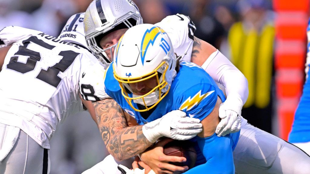 NFL 2024 schedule leak: Raiders open at LA Chargers, face Derek Carr and Saints Week 17 raiderswire.usatoday.com/2024/05/15/nfl…