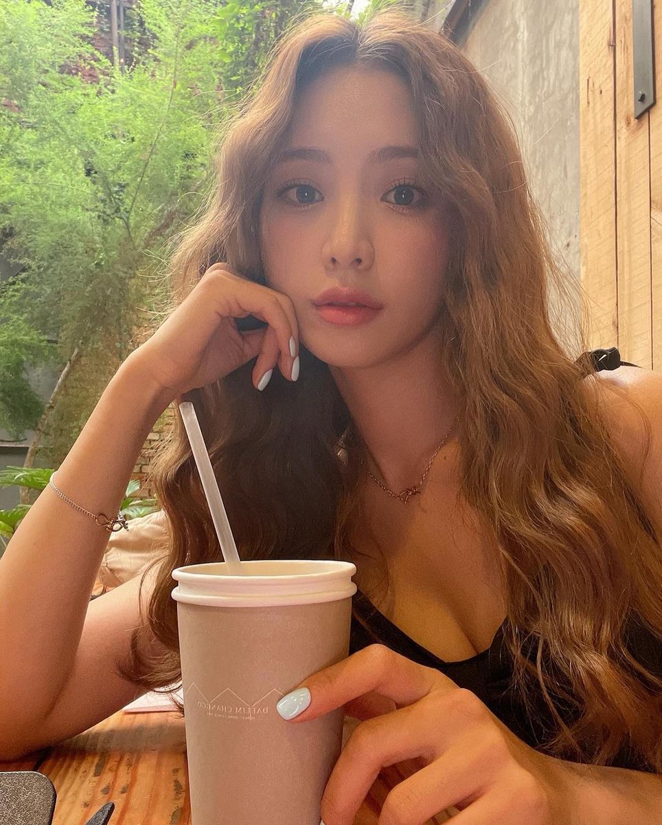 TrealeethbvS's tweet image. autosuggestion qualification
Today was another beautiful day, I took a selfie and it looks beautiful haha