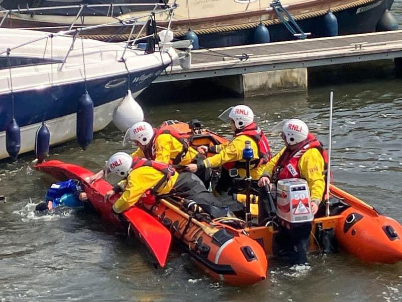 12 members of Teddington RNLI Lifeboat Station crew joined Hampton Canoe Club for water safety training this week. The focus was on the special skills needed for rescues from canoes and kayaks. The voluntary crew training takes place annually. #rnli_teddington #FloatToLive