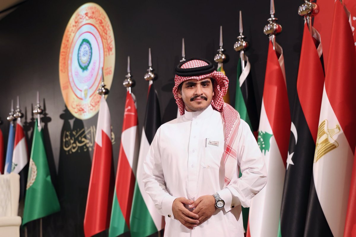 سعدت بالمشاركة مع نخبة من الزملاء الصحفيين والإعلاميين من مختلف الدول العربية ودول العالم لتغطية وقائع أحداث #القمة_العربية التي أنعقدت في مملكة البحرين، تجربة جميلة وفريدة من نوعها عشناها في المركز الإعلامي الخاص لتغطية هذه القمة التاريخية 🇧🇭❤️