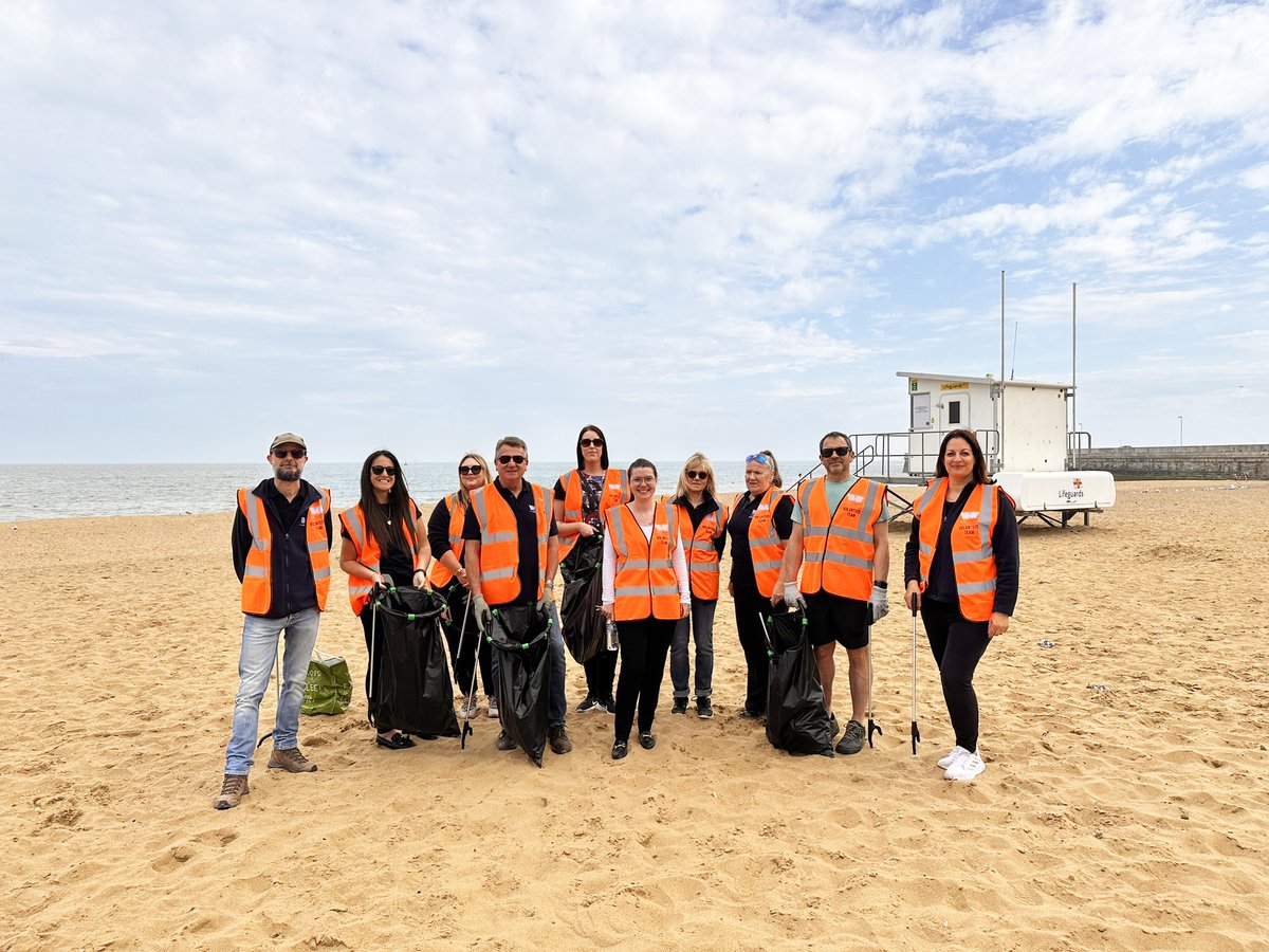 Members of our @kent_cc project team signed up as WW Martin #Community #Volunteers to carry out a beach clean in #Thanet this week - supporting @ThanetCoastProj, enhancing our local #environment and safeguarding our #coastline #kent #construction #loveconstruction