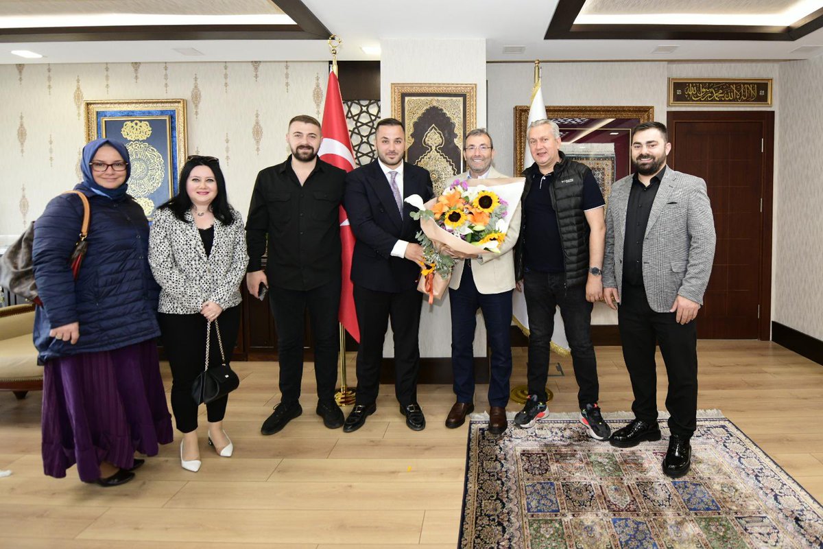 Doğu Mahallesi Muhtarımız Ahmet Öden ve beraberindeki heyeti belediyemizde misafir ettik. Ziyaretleri için teşekkür ederim.