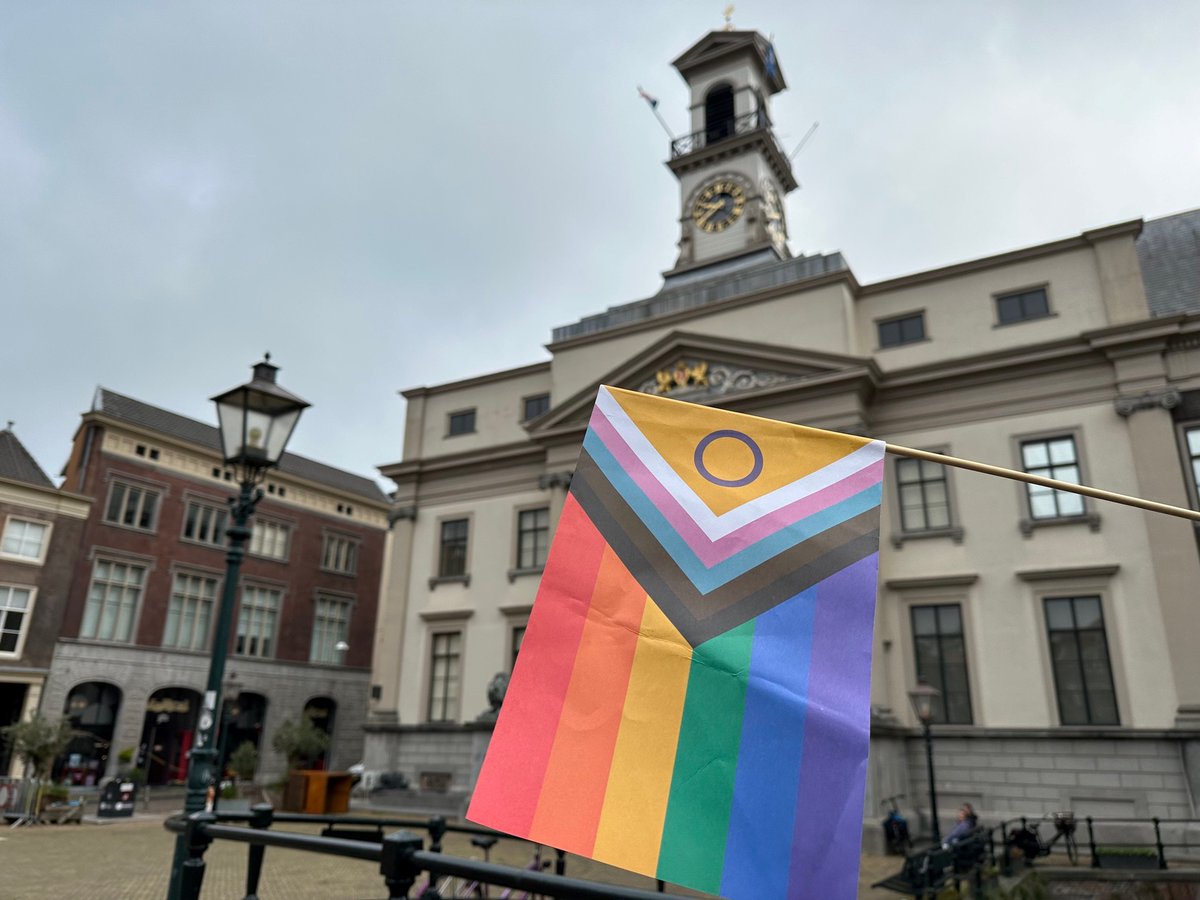 🏳️‍🌈 Vandaag is het IDAHOBIT: de Internationale Dag tegen Homofobie, Bifobie, Intersexefobie en Transfobie. We willen dat iedereen in Dordrecht in alle veiligheid 100% zichzelf mag en kán zijn. Daarom: wees lief voor elkaar! #idahobit #idahobit2024 #idahot #idahot2024 #dordrecht
